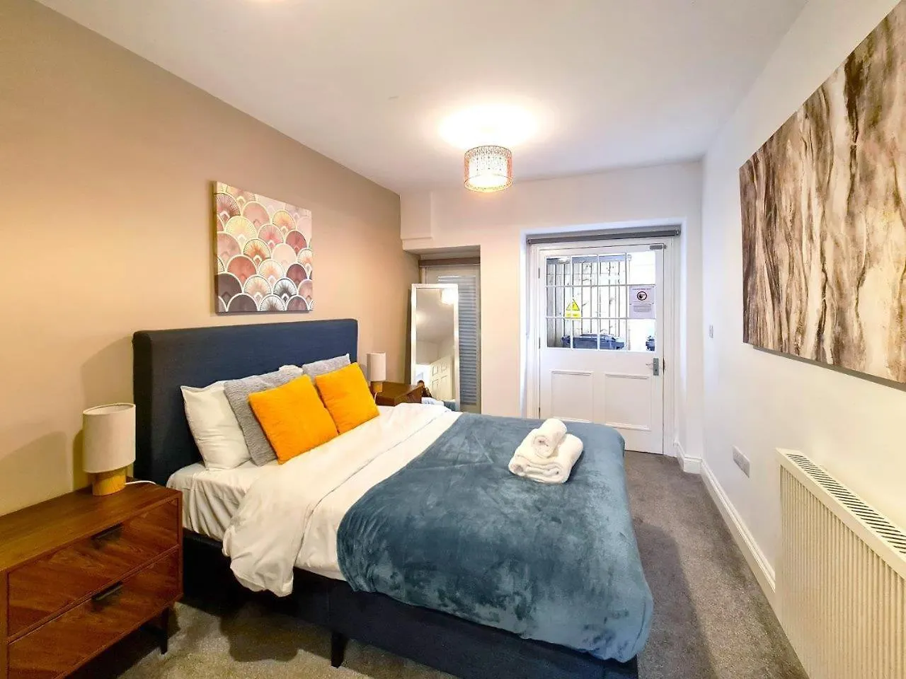 Margaret'S Garden By Fortuna Property Cheltenham Apartment