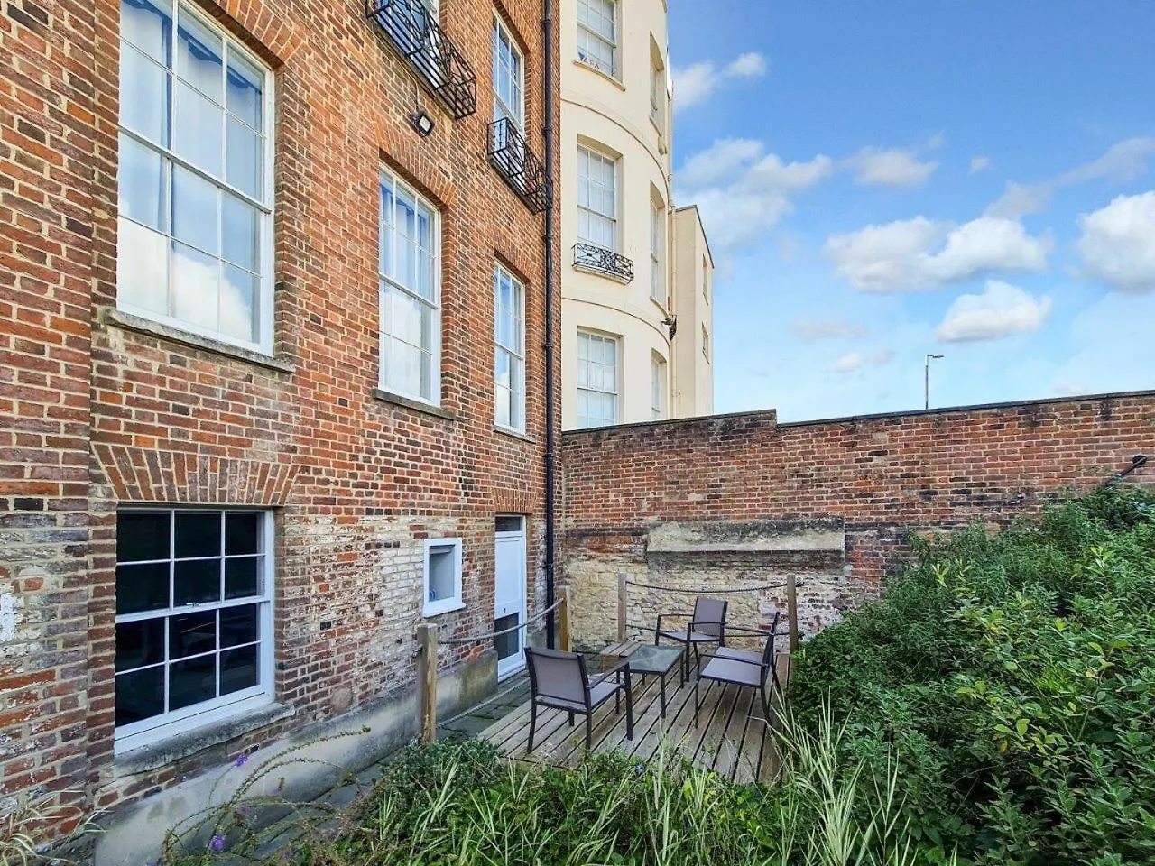 Margaret'S Garden By Fortuna Property Cheltenham